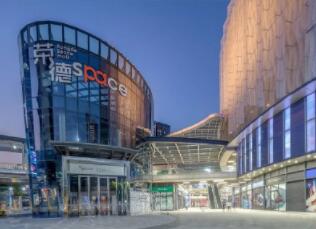 亞運冠軍與旺記負責人合影